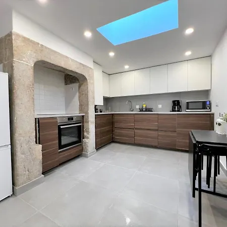 Apartment Casa Da Baixa, Renovated Beautiful 2 Bedroom Downtown *